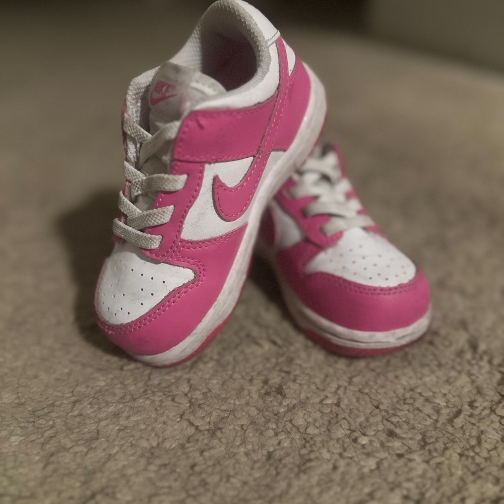 Nike Kids Sneakers in Pink and White